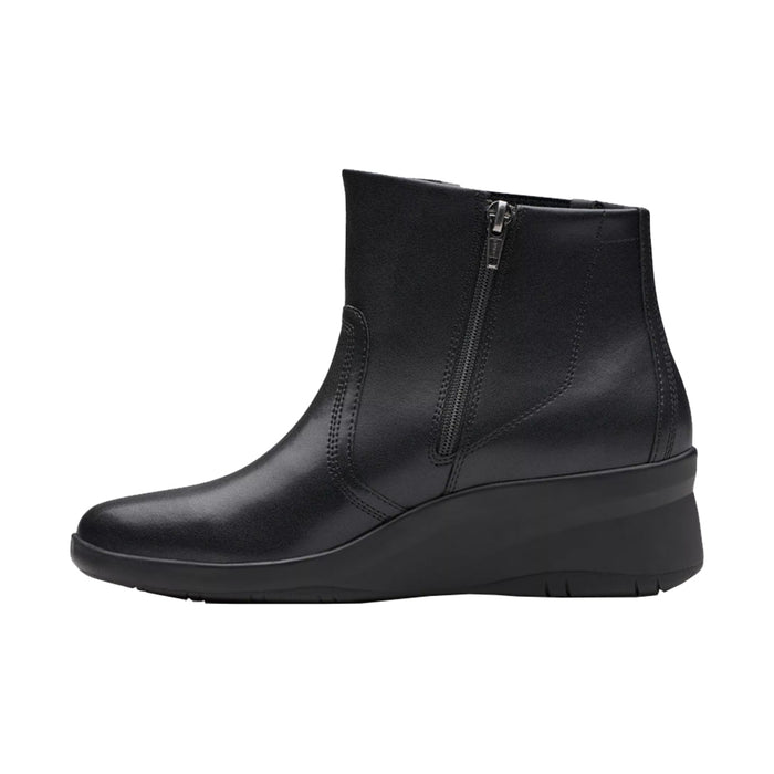 Buy Clarks of England Suttyn Rae online
